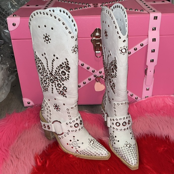 Shoes - SOLD Butterfly studded cowgirl boots size 6 nude ivory